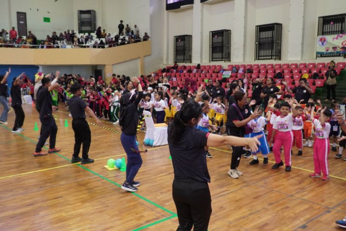 500 名查亚普拉学生参加体育节纪念韩